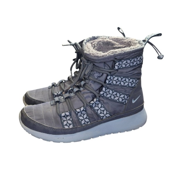 Nike Womens Size 7 M Roshe Run Hi Sneaker Winter Snow Boots Ankle Gray Lined - Picture 1 of 8